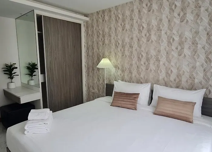 Cosy 1 Bedroom With Rooftop Pool 300 M To Bts Nana Sukhumvit